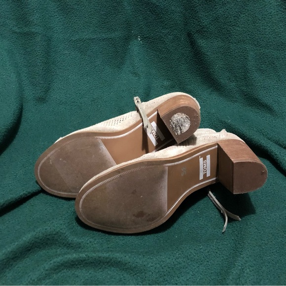Toms suede, heeled booties. Perfect for fall! EUC - Picture 3 of 10